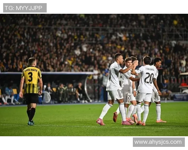 欧冠小组赛：皇马三连胜领跑，曼城大胜多特蒙德哈兰德破门，巴萨爆冷平局